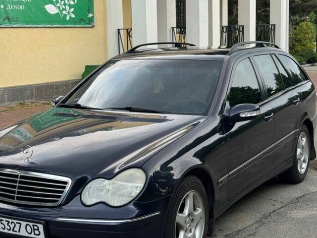 Синий Мерседес Ц-Класс, объемом двигателя 1.8 л и пробегом 200 тыс. км за 4600 $, фото 1 на Automoto.ua