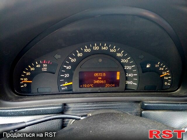 Синій Мерседес Ц-Клас, об'ємом двигуна 2.1 л та пробігом 350 тис. км за 5555 $, фото 4 на Automoto.ua