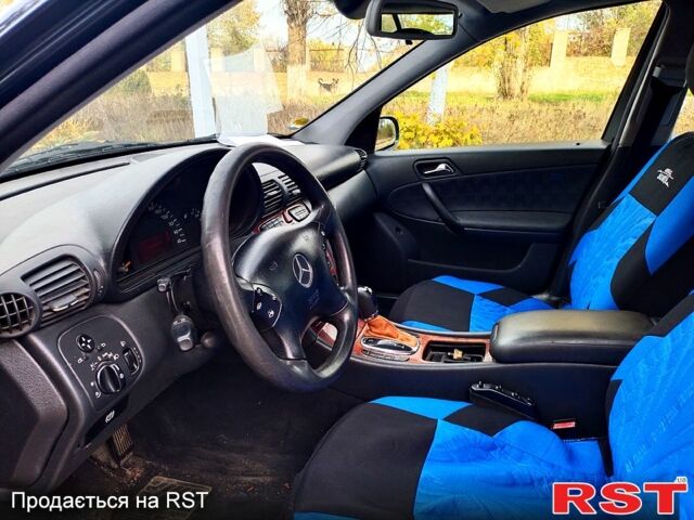 Синій Мерседес Ц-Клас, об'ємом двигуна 2.1 л та пробігом 350 тис. км за 5555 $, фото 6 на Automoto.ua