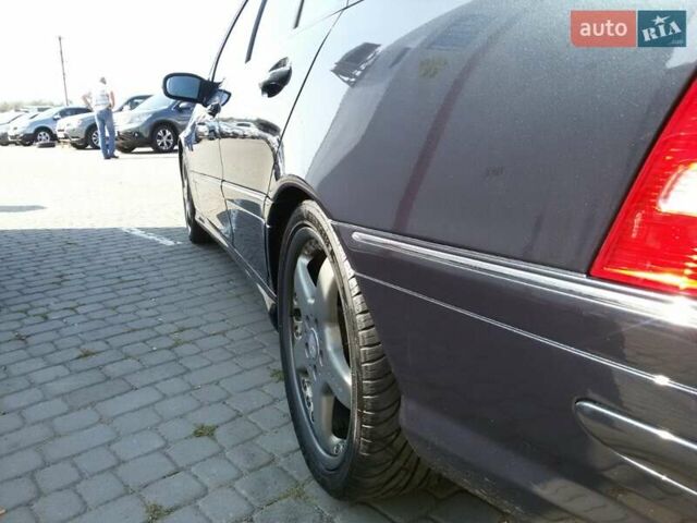 Синий Мерседес Ц-Класс, объемом двигателя 3.2 л и пробегом 220 тыс. км за 17695 $, фото 3 на Automoto.ua