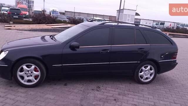 Синий Мерседес Ц-Класс, объемом двигателя 2.69 л и пробегом 390 тыс. км за 4500 $, фото 1 на Automoto.ua