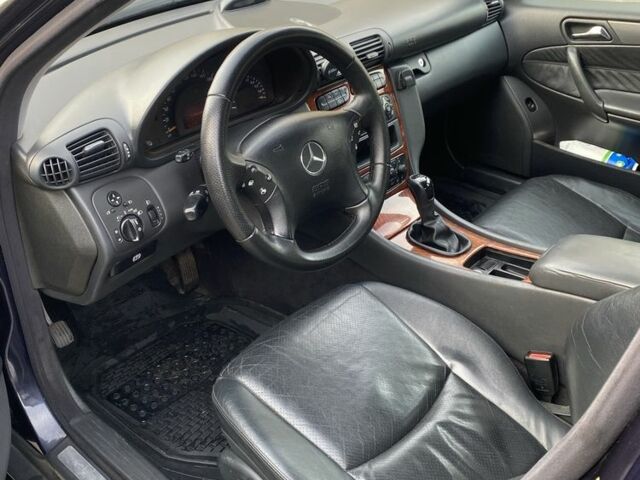 Синий Мерседес Ц-Класс, объемом двигателя 2.1 л и пробегом 380 тыс. км за 4100 $, фото 5 на Automoto.ua