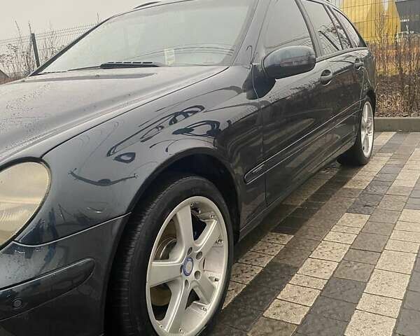 Синий Мерседес Ц-Класс, объемом двигателя 1.8 л и пробегом 325 тыс. км за 5350 $, фото 4 на Automoto.ua