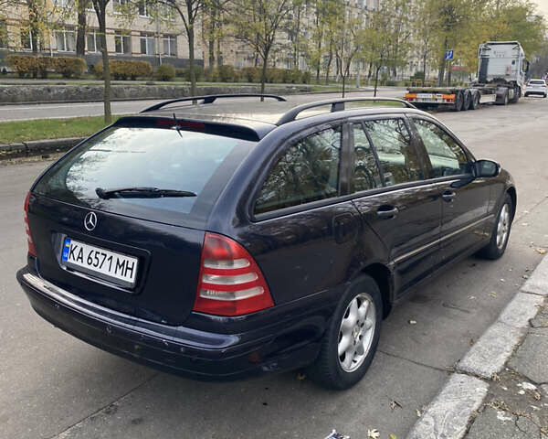Синий Мерседес Ц-Класс, объемом двигателя 2.1 л и пробегом 405 тыс. км за 3999 $, фото 2 на Automoto.ua