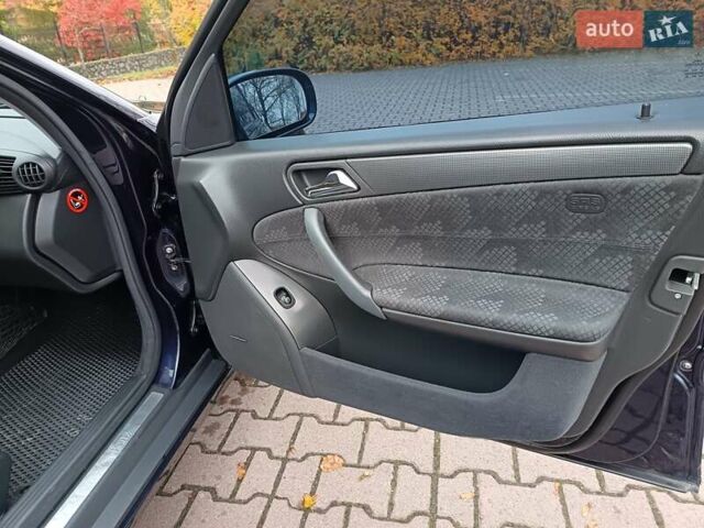 Синий Мерседес Ц-Класс, объемом двигателя 1.8 л и пробегом 286 тыс. км за 5500 $, фото 22 на Automoto.ua