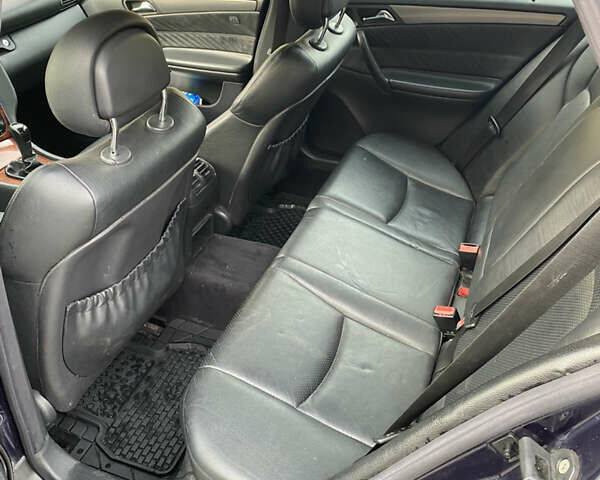 Синий Мерседес Ц-Класс, объемом двигателя 2.1 л и пробегом 405 тыс. км за 3999 $, фото 9 на Automoto.ua