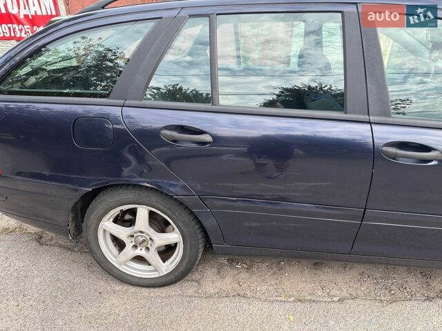 Синій Мерседес Ц-Клас, об'ємом двигуна 2.15 л та пробігом 350 тис. км за 4100 $, фото 4 на Automoto.ua