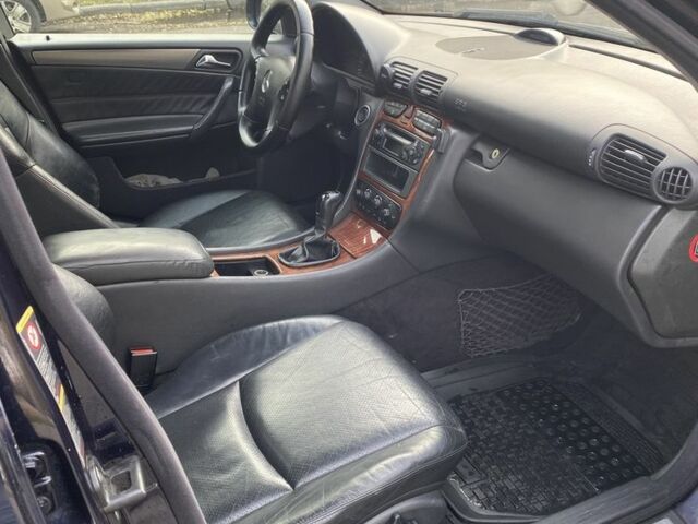 Синий Мерседес Ц-Класс, объемом двигателя 2.1 л и пробегом 380 тыс. км за 4100 $, фото 3 на Automoto.ua