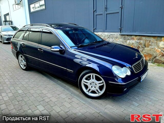 Мерседес Ц-Класс 2003 в Стрые на Automoto.ua Синий Мерседес Ц-Класс, объемом двигателя 1.8 л и пробегом 289 тыс. км за 4500 $, фото 1 на Automoto.ua