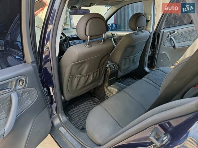 Синий Мерседес Ц-Класс, объемом двигателя 1.8 л и пробегом 286 тыс. км за 5500 $, фото 4 на Automoto.ua