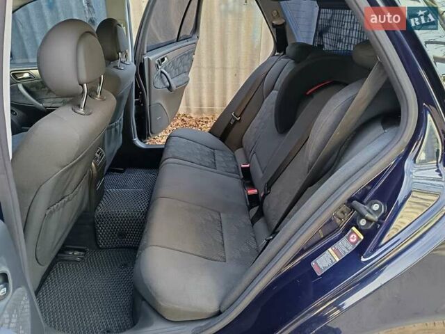 Синий Мерседес Ц-Класс, объемом двигателя 1.8 л и пробегом 286 тыс. км за 5500 $, фото 2 на Automoto.ua