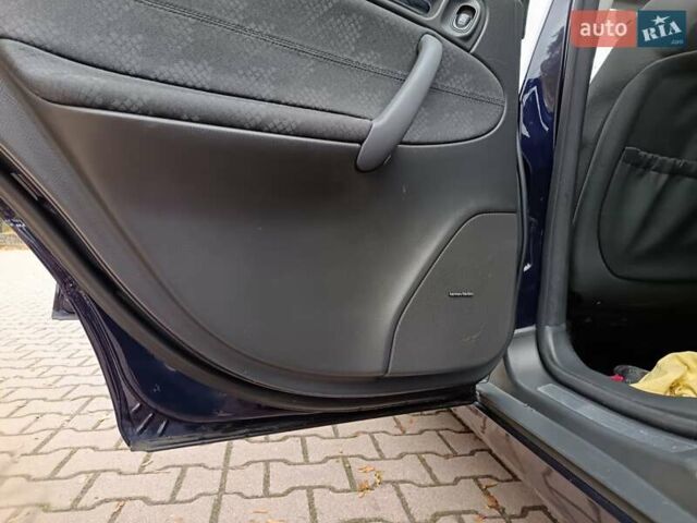 Синий Мерседес Ц-Класс, объемом двигателя 1.8 л и пробегом 286 тыс. км за 5500 $, фото 24 на Automoto.ua