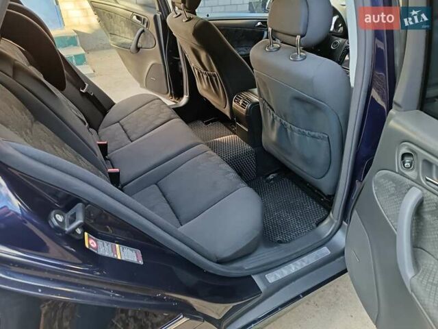 Синий Мерседес Ц-Класс, объемом двигателя 1.8 л и пробегом 286 тыс. км за 5500 $, фото 1 на Automoto.ua