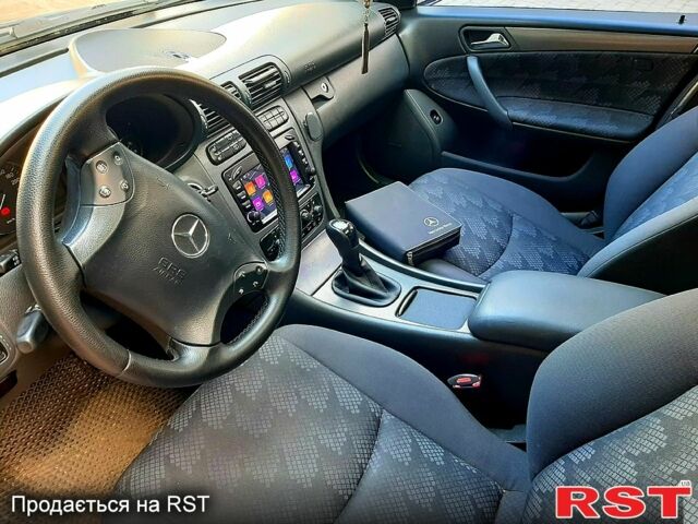 Мерседес Ц-Класс 2003 в Стрые на Automoto.ua Синий Мерседес Ц-Класс, объемом двигателя 1.8 л и пробегом 289 тыс. км за 4500 $, фото 4 на Automoto.ua