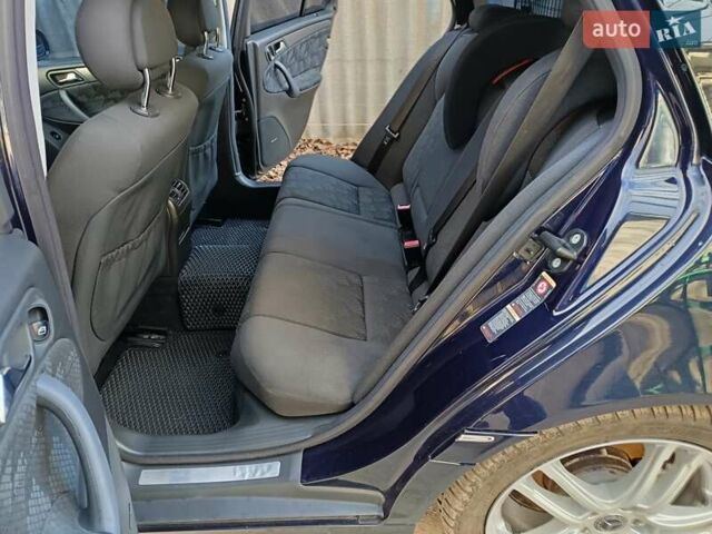 Синий Мерседес Ц-Класс, объемом двигателя 1.8 л и пробегом 286 тыс. км за 5500 $, фото 3 на Automoto.ua