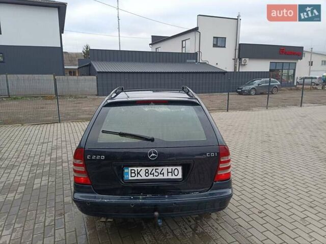 Синій Мерседес Ц-Клас, об'ємом двигуна 2.15 л та пробігом 500 тис. км за 4600 $, фото 2 на Automoto.ua
