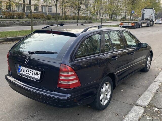 Синий Мерседес Ц-Класс, объемом двигателя 2.1 л и пробегом 380 тыс. км за 4100 $, фото 2 на Automoto.ua