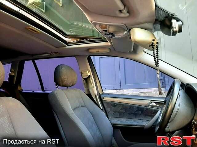 Мерседес Ц-Класс 2003 в Стрые на Automoto.ua Синий Мерседес Ц-Класс, объемом двигателя 1.8 л и пробегом 289 тыс. км за 4500 $, фото 8 на Automoto.ua