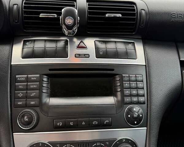 Синій Мерседес Ц-Клас, об'ємом двигуна 3 л та пробігом 313 тис. км за 7500 $, фото 6 на Automoto.ua