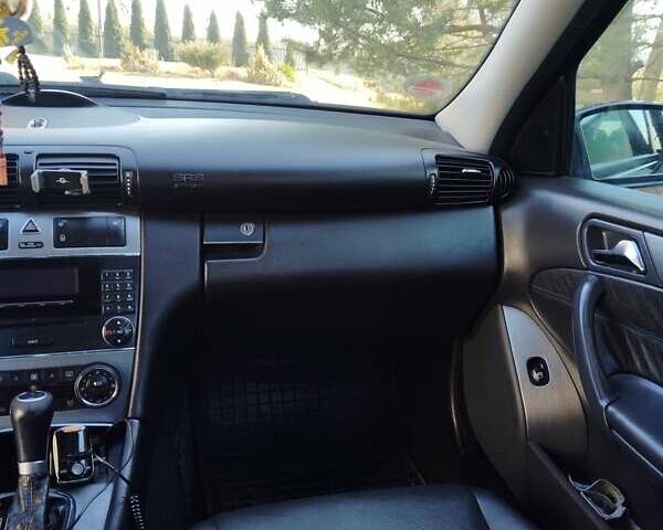 Синій Мерседес Ц-Клас, об'ємом двигуна 2.15 л та пробігом 310 тис. км за 5400 $, фото 14 на Automoto.ua