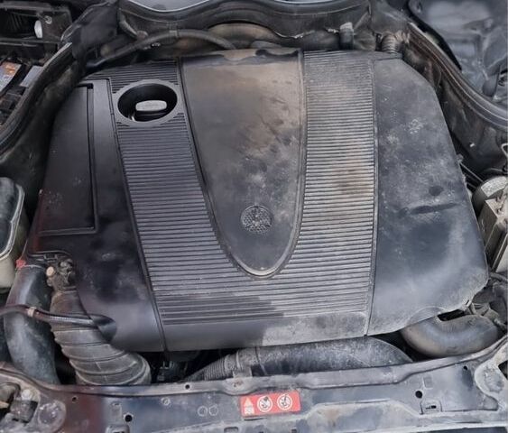 Синий Мерседес Ц-Класс, объемом двигателя 2.2 л и пробегом 350 тыс. км за 1850 $, фото 4 на Automoto.ua