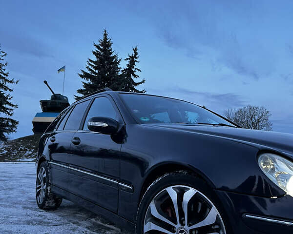 Синий Мерседес Ц-Класс, объемом двигателя 2.7 л и пробегом 331 тыс. км за 5300 $, фото 2 на Automoto.ua