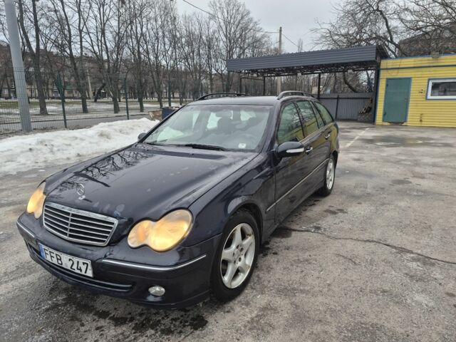 Синий Мерседес Ц-Класс, объемом двигателя 2 л и пробегом 440 тыс. км за 2600 $, фото 2 на Automoto.ua