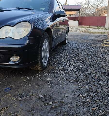 Синій Мерседес Ц-Клас, об'ємом двигуна 1.8 л та пробігом 263 тис. км за 6950 $, фото 18 на Automoto.ua