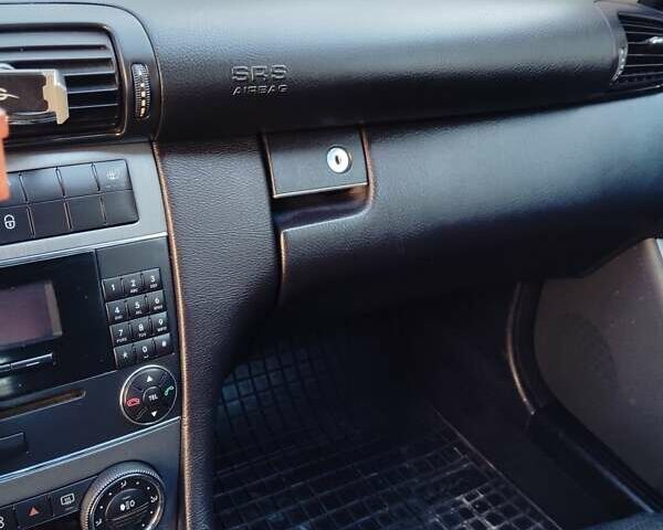 Синій Мерседес Ц-Клас, об'ємом двигуна 2.15 л та пробігом 310 тис. км за 5400 $, фото 7 на Automoto.ua