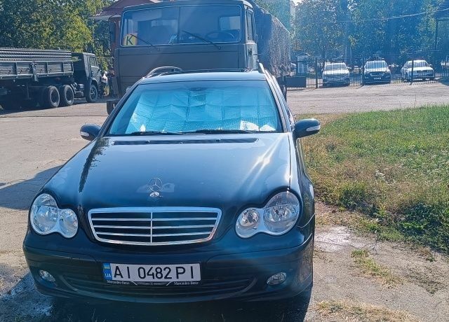 Синий Мерседес Ц-Класс, объемом двигателя 1.8 л и пробегом 280 тыс. км за 6100 $, фото 3 на Automoto.ua