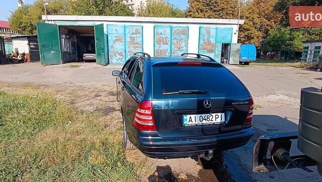 Синий Мерседес Ц-Класс, объемом двигателя 1.8 л и пробегом 280 тыс. км за 6000 $, фото 3 на Automoto.ua