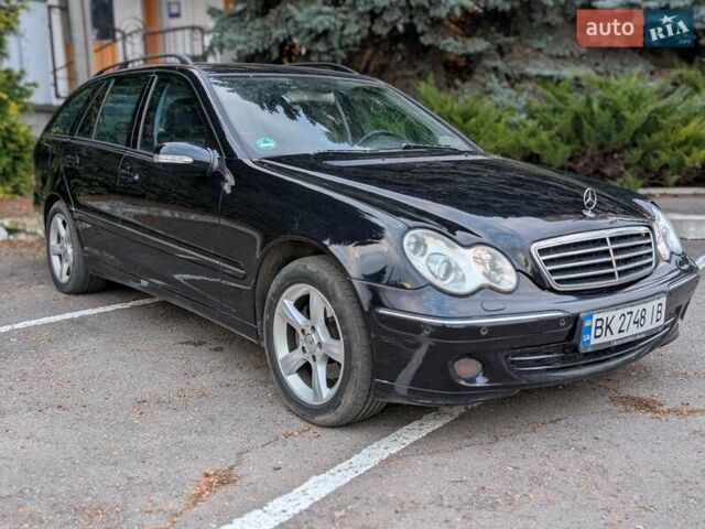 Мерседес Ц-Клас 2006 у Рівному на Automoto.ua Синій Мерседес Ц-Клас, об'ємом двигуна 2.15 л та пробігом 385 тис. км за 5800 $, фото 6 на Automoto.ua