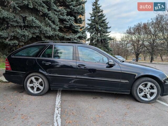 Мерседес Ц-Клас 2006 у Рівному на Automoto.ua Синій Мерседес Ц-Клас, об'ємом двигуна 2.15 л та пробігом 385 тис. км за 5800 $, фото 7 на Automoto.ua