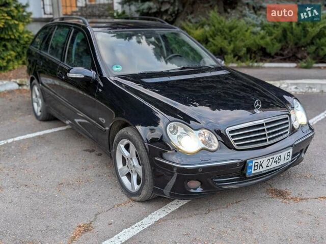 Мерседес Ц-Клас 2006 у Рівному на Automoto.ua Синій Мерседес Ц-Клас, об'ємом двигуна 2.15 л та пробігом 385 тис. км за 5800 $, фото 4 на Automoto.ua