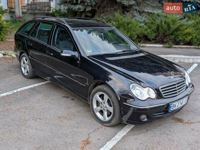 Мерседес Ц-Клас 2006 у Рівному на Automoto.ua Синій Мерседес Ц-Клас, об'ємом двигуна 2.15 л та пробігом 385 тис. км за 5800 $, фото 9 на Automoto.ua