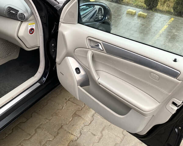 Синий Мерседес Ц-Класс, объемом двигателя 1.8 л и пробегом 280 тыс. км за 5899 $, фото 29 на Automoto.ua