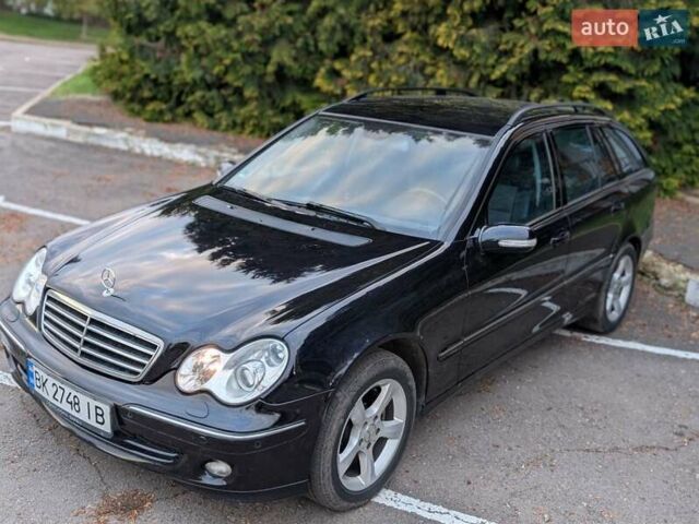 Мерседес Ц-Клас 2006 у Рівному на Automoto.ua Синій Мерседес Ц-Клас, об'ємом двигуна 2.15 л та пробігом 385 тис. км за 5800 $, фото 2 на Automoto.ua