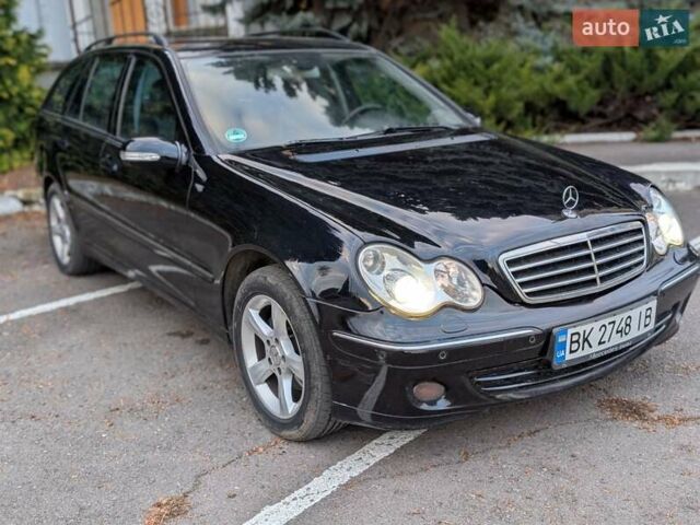 Мерседес Ц-Клас 2006 у Рівному на Automoto.ua Синій Мерседес Ц-Клас, об'ємом двигуна 2.15 л та пробігом 385 тис. км за 5800 $, фото 1 на Automoto.ua