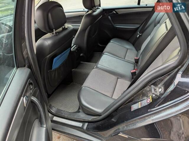Мерседес Ц-Клас 2006 у Рівному на Automoto.ua Синій Мерседес Ц-Клас, об'ємом двигуна 2.15 л та пробігом 385 тис. км за 5800 $, фото 17 на Automoto.ua