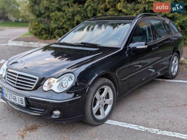 Мерседес Ц-Клас 2006 у Рівному на Automoto.ua Синій Мерседес Ц-Клас, об'ємом двигуна 2.15 л та пробігом 385 тис. км за 5800 $, фото 3 на Automoto.ua