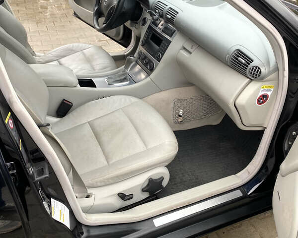 Синий Мерседес Ц-Класс, объемом двигателя 1.8 л и пробегом 280 тыс. км за 5899 $, фото 13 на Automoto.ua