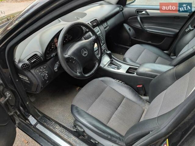 Мерседес Ц-Клас 2006 у Рівному на Automoto.ua Синій Мерседес Ц-Клас, об'ємом двигуна 2.15 л та пробігом 385 тис. км за 5800 $, фото 14 на Automoto.ua