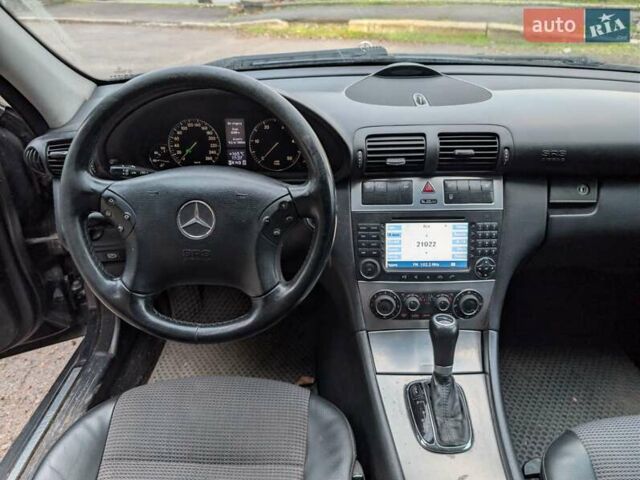 Мерседес Ц-Клас 2006 у Рівному на Automoto.ua Синій Мерседес Ц-Клас, об'ємом двигуна 2.15 л та пробігом 385 тис. км за 5800 $, фото 19 на Automoto.ua