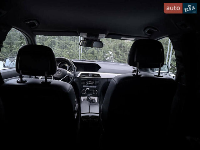 Синий Мерседес Ц-Класс, объемом двигателя 2.14 л и пробегом 395 тыс. км за 11000 $, фото 15 на Automoto.ua