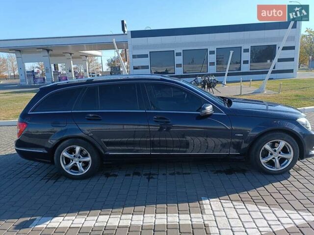 Синій Мерседес Ц-Клас, об'ємом двигуна 2.14 л та пробігом 324 тис. км за 8999 $, фото 1 на Automoto.ua