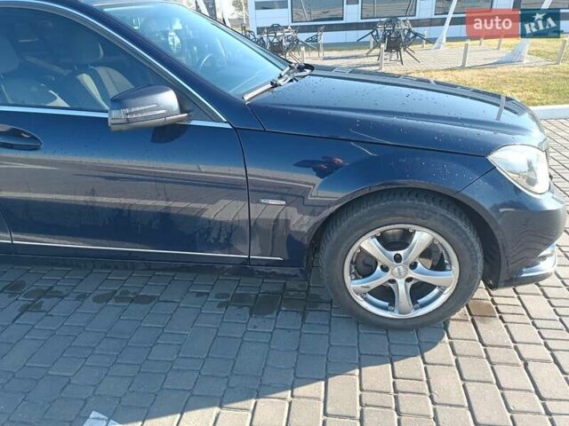 Синій Мерседес Ц-Клас, об'ємом двигуна 2.14 л та пробігом 324 тис. км за 8999 $, фото 2 на Automoto.ua