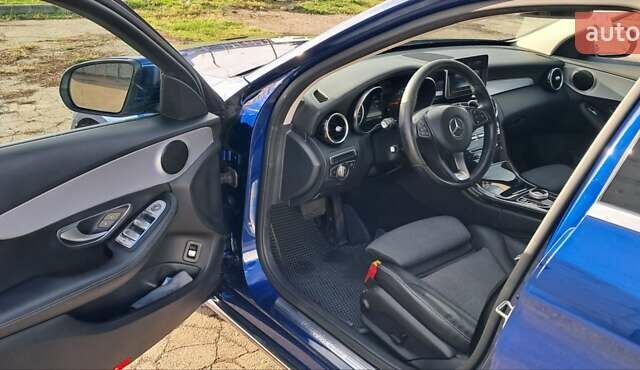 Синий Мерседес Ц-Класс, объемом двигателя 2.14 л и пробегом 231 тыс. км за 20000 $, фото 8 на Automoto.ua