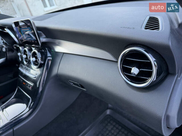 Синій Мерседес Ц-Клас, об'ємом двигуна 2 л та пробігом 150 тис. км за 32000 $, фото 26 на Automoto.ua
