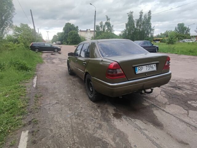 Зелений Мерседес Ц-Клас, об'ємом двигуна 0 л та пробігом 211 тис. км за 900 $, фото 2 на Automoto.ua