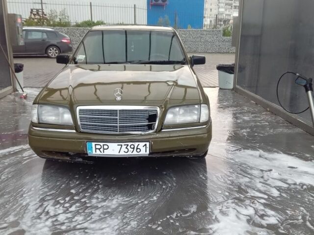 Зеленый Мерседес Ц-Класс, объемом двигателя 1.8 л и пробегом 300 тыс. км за 1000 $, фото 8 на Automoto.ua